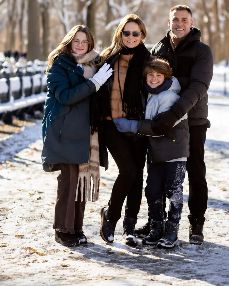 Fernanda Rodrigues com a família, clientes da W7 Transfer no Central Park