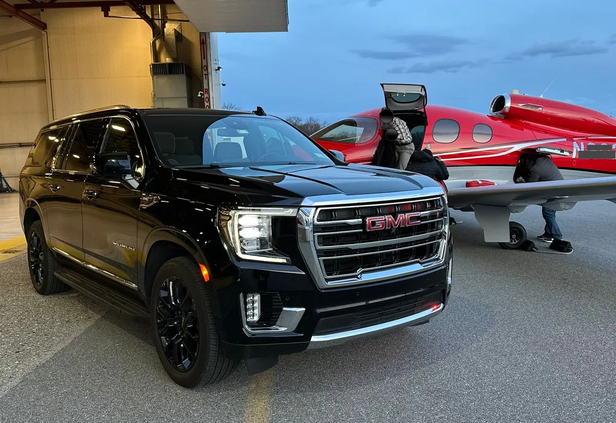 SUV da W7 Transfer à disposição em Hudson Yards, Nova York